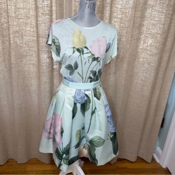 Ted Baker Floral Tee + Skirt Set, tee sz. 1, small skirt sz. 2, medium - Picture 13 of 14